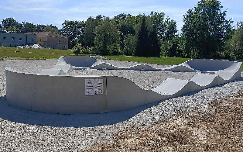 Distribution de circuit pumptrack en béton modulaire